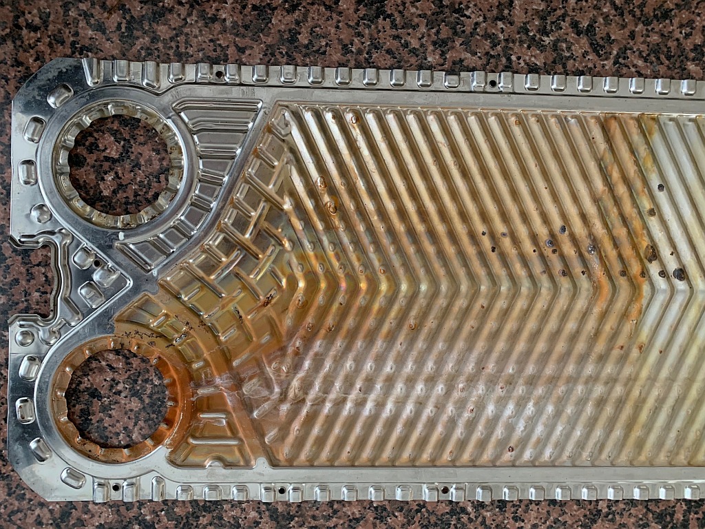 crevice corrosion of stainless steel parallel plate heat exchanger